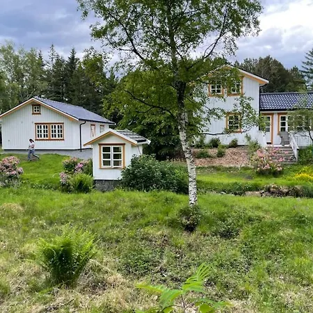 بيت خشبي Leka