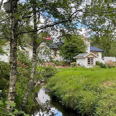 Leka بيت خشبي *